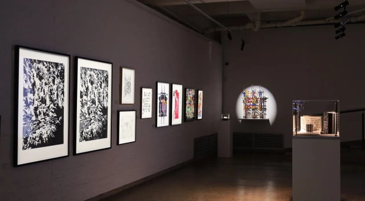 SH 10 MAN SHOUTING INSTALLATION SHOTS