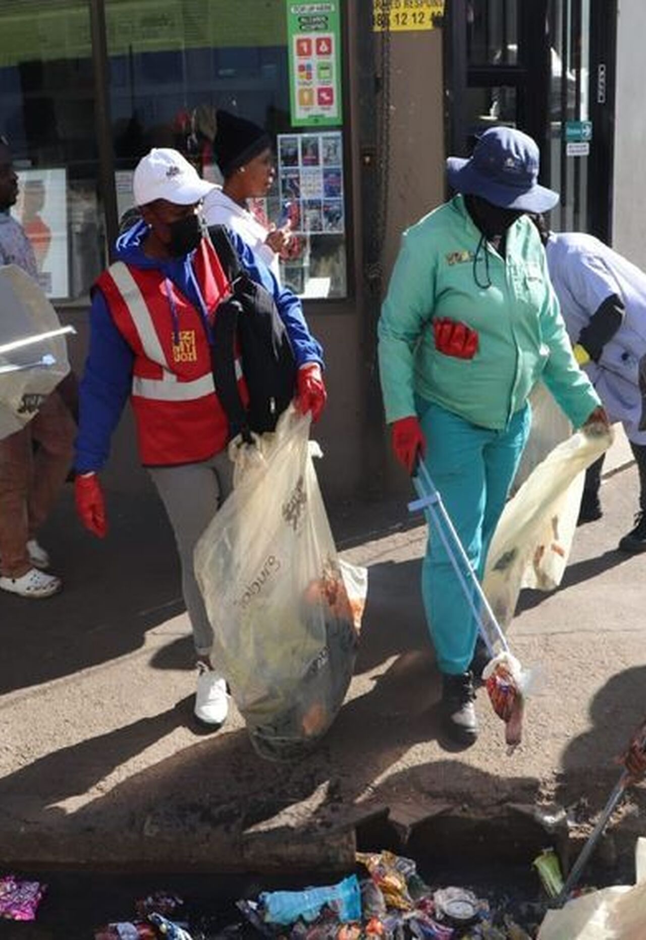 Hillbrow streets swept clean in massive Mandela Day campaign